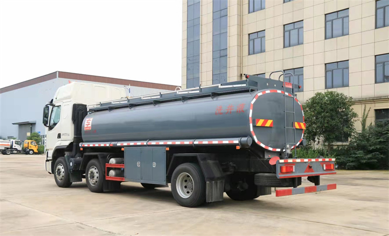 柳汽H5高端17.6方不銹鋼減水劑運(yùn)輸車(chē)