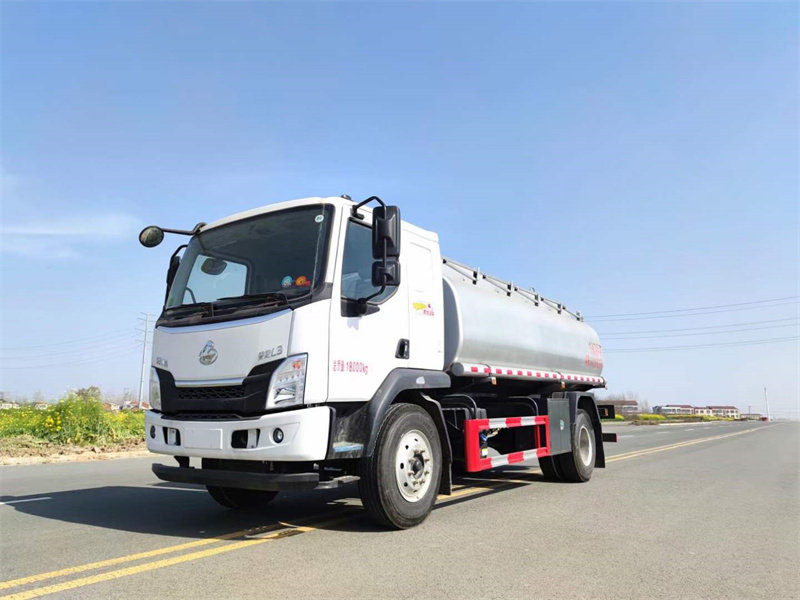 東風(fēng)柳汽小三軸15方供液車(chē)