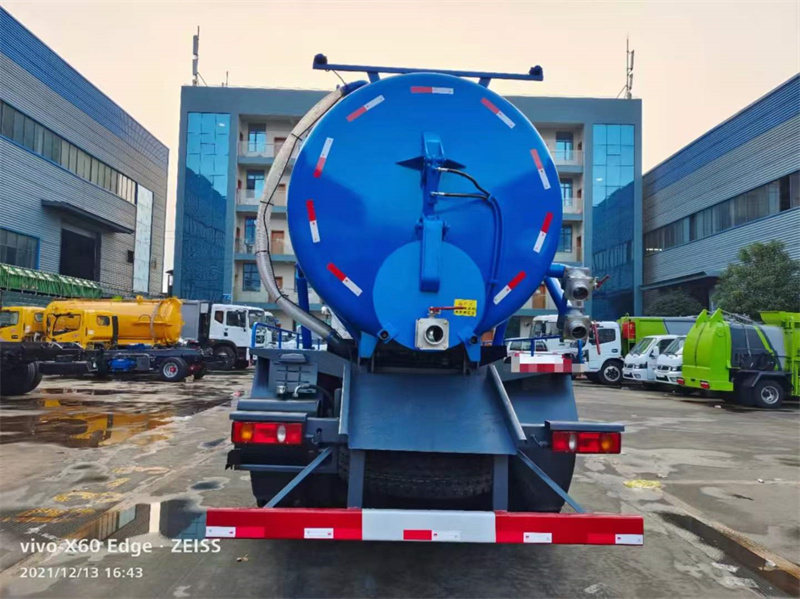 東風專底后?雙橋18.5方吸?污車