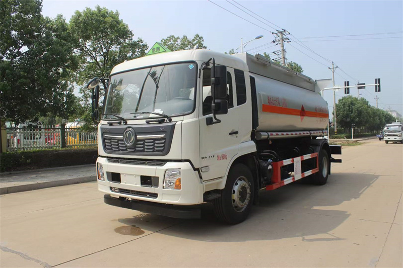 東風(fēng)天錦易燃液體罐式運(yùn)輸車(chē)