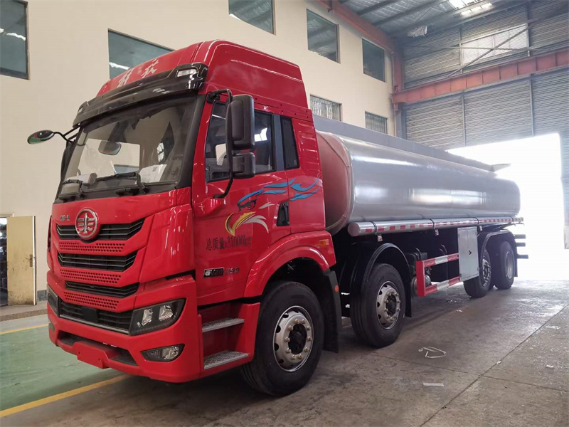 國(guó)六解放8*2普通24.5方液體罐式運(yùn)輸車(chē)