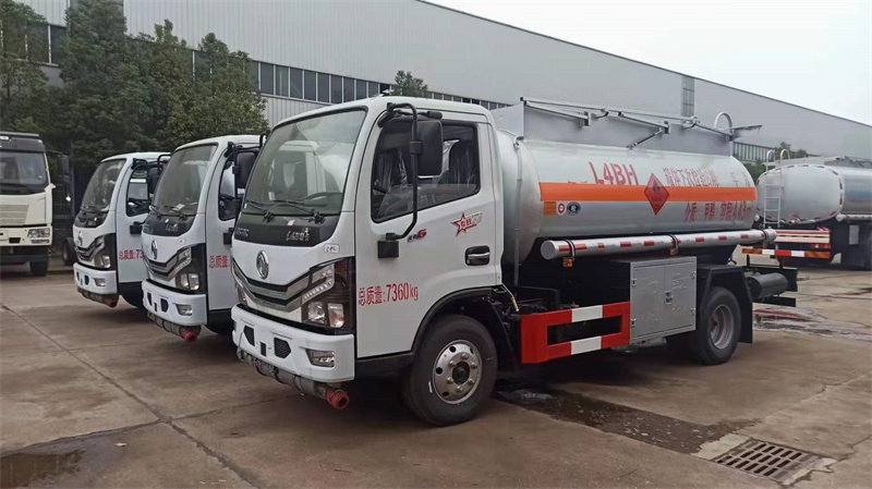 東風(fēng)5噸甲醇運(yùn)輸車(chē)