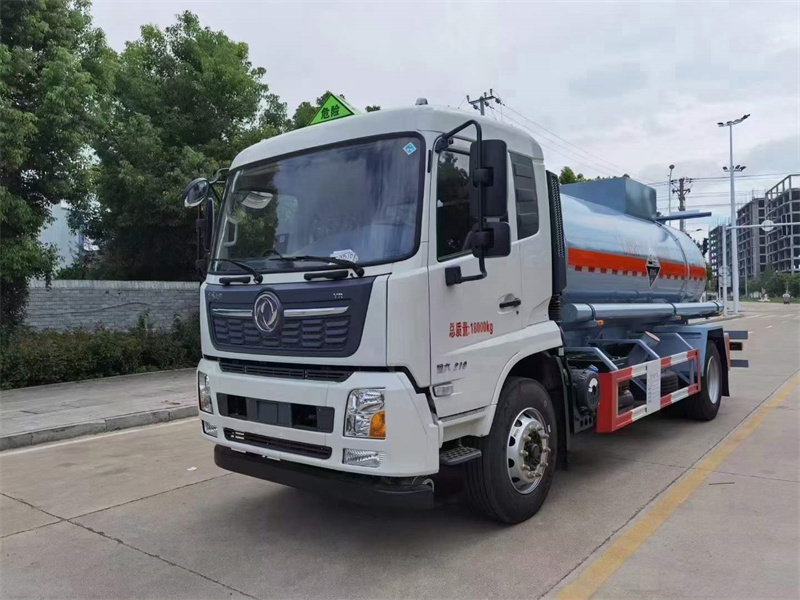 東風(fēng)天錦10噸鋼襯塑減水劑罐車(chē)