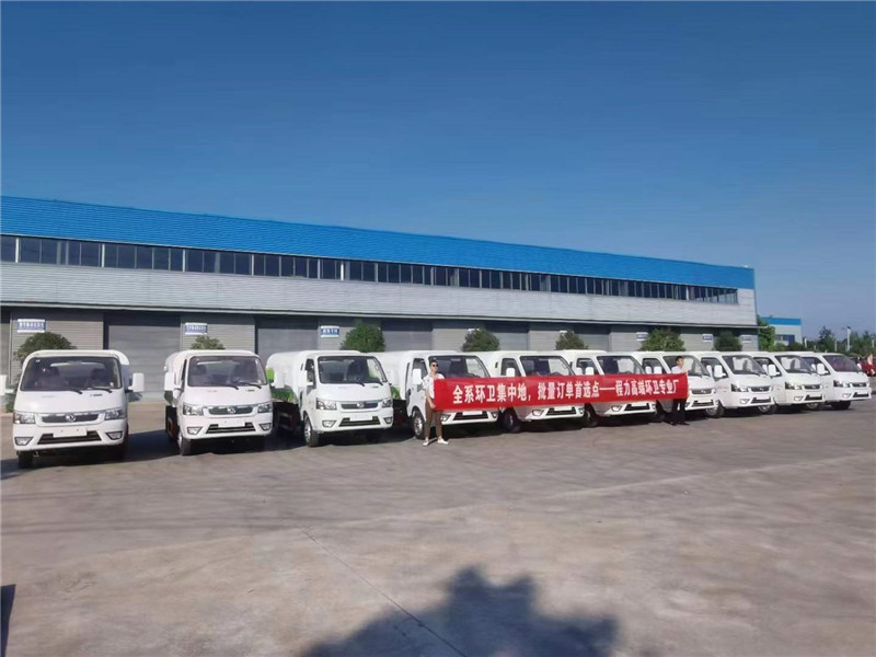 程力藍(lán)牌密封式垃圾收集車(chē)發(fā)往廣東