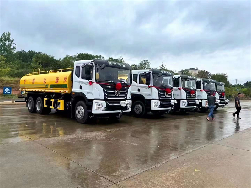 東風(fēng)華神22方灑水車(chē)發(fā)往廣東茂名